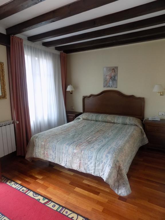 Itsasmin Ostatua Hotel Elanchove Eksteriør billede